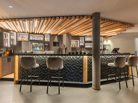 The right room for your Lago di Braies/Pragser Wildsee holiday Modern hotel bar area with illuminated wood design and tall bar stools